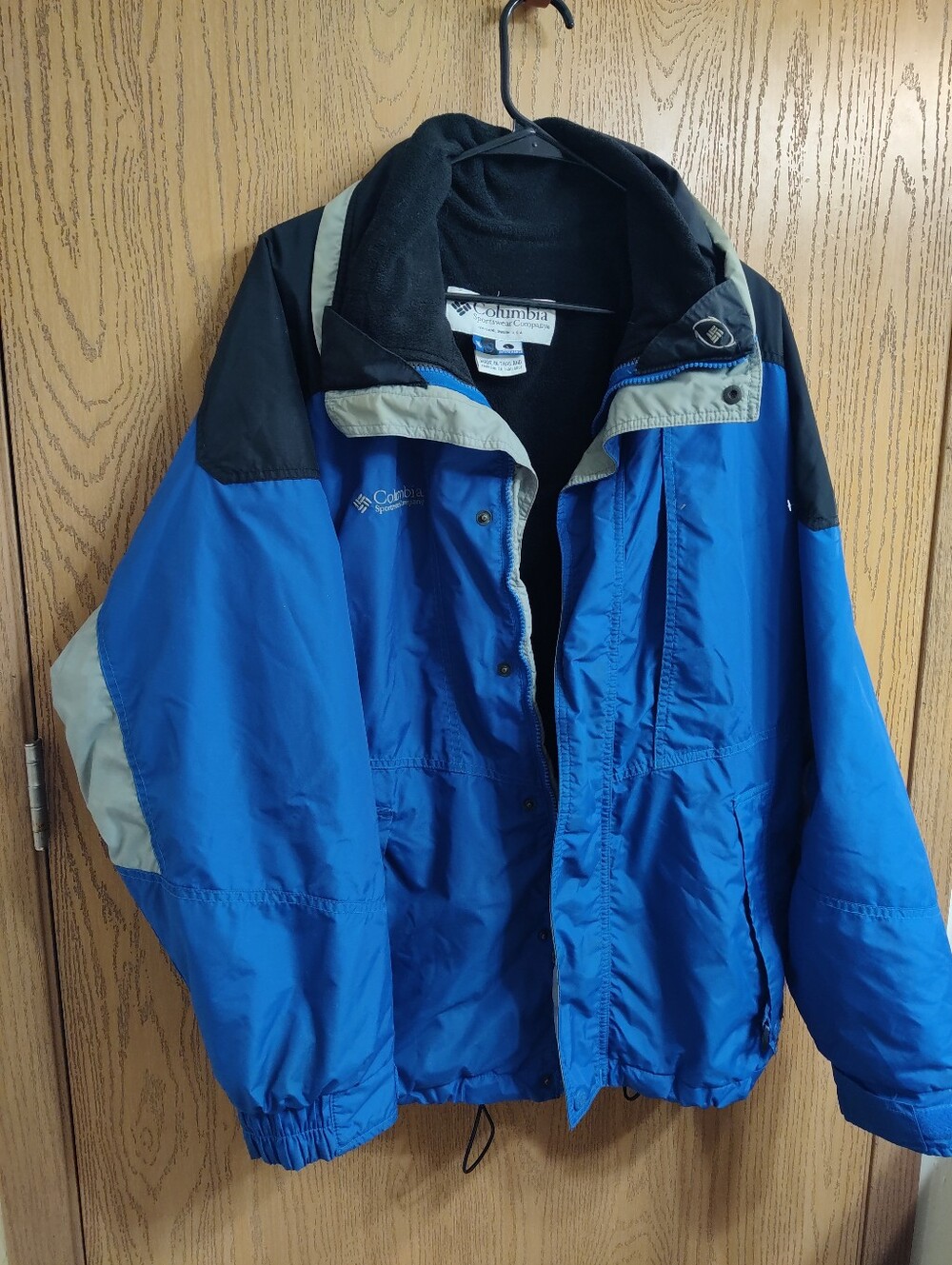 Columbia Men's Blue Raincoat with Black & Cream Accents